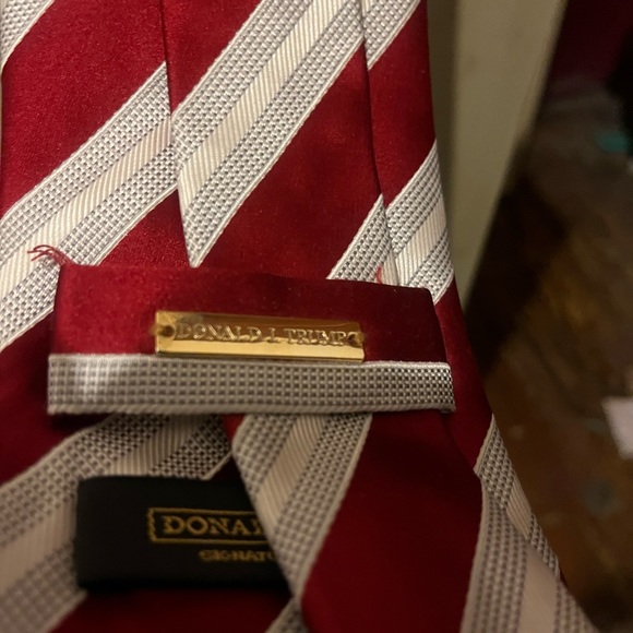 Donald Trump Red and White Tie - Picture 6 of 6